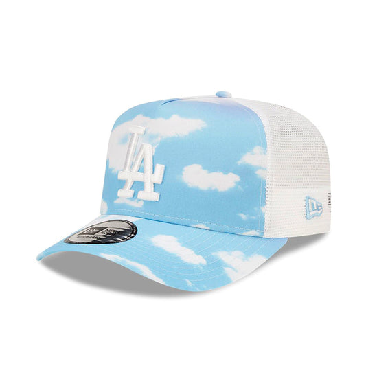 Gorra New Era Los Angeles Cloud Aop Trucker Celeste Blanco