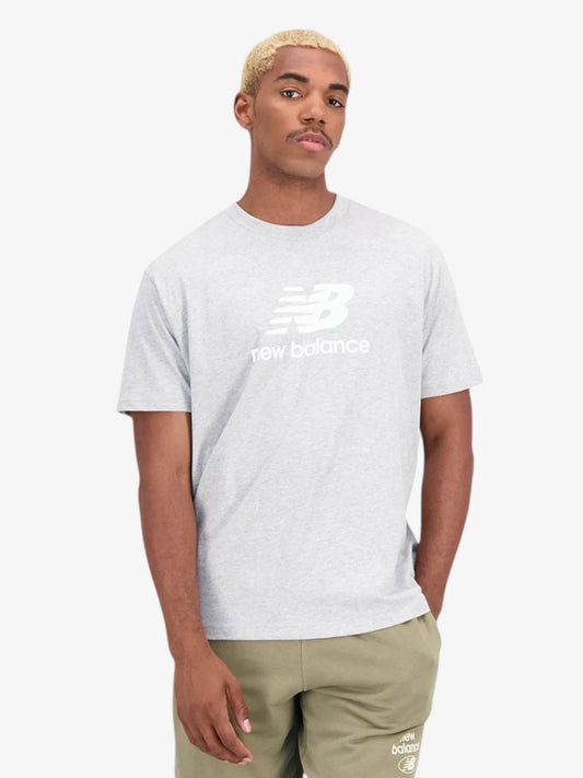 Remera New Balance Essentials Stacked Gris Claro