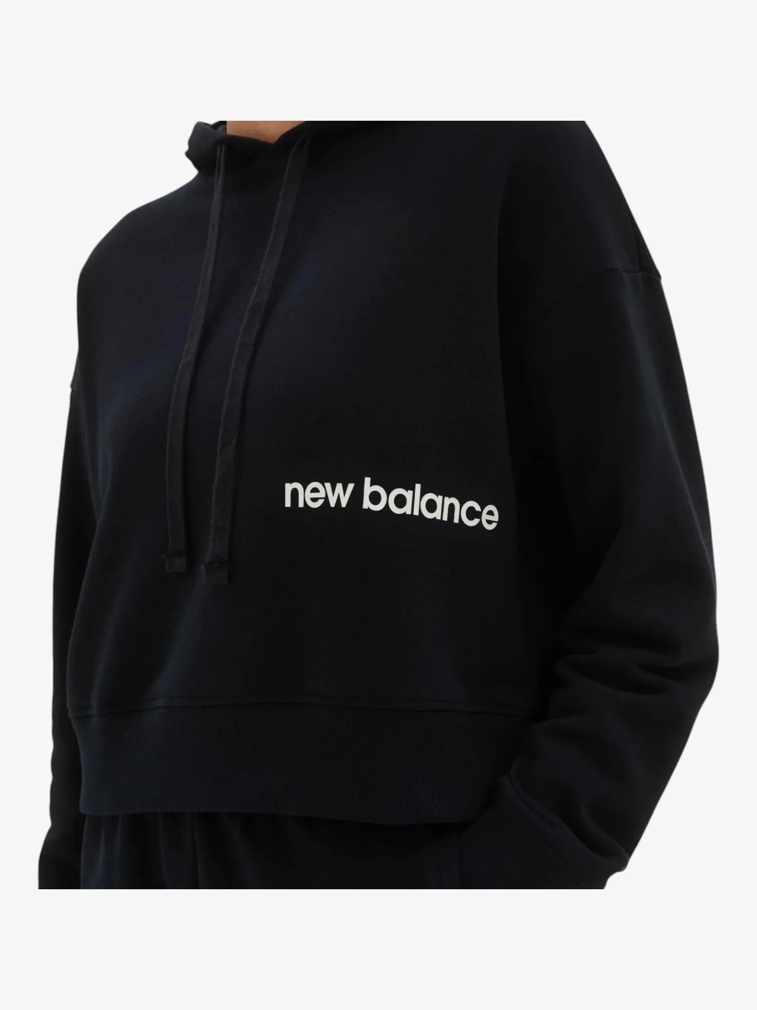 Buzo New Balance Essentials Hood Rustico Mujer Negro - Indy