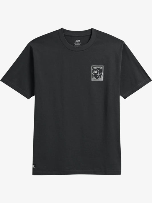 Remera New Balance QT 550 Sketch Grap Negro