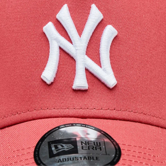 Gorra New Era New York Yankees League Essential 9FORTY Trucker Colorado